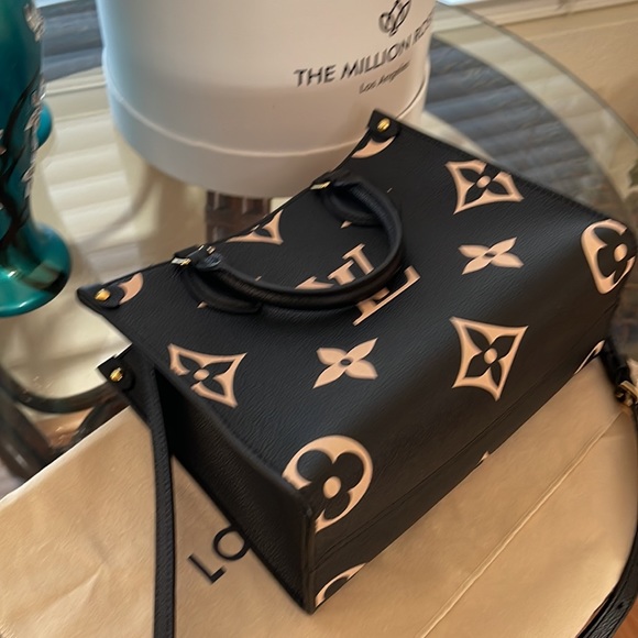 ⚜️Louis Vuitton On The Go PM⚜️ - Picture 9 of 16